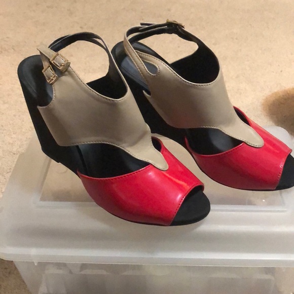 Red, tan and black wedges size 7M - Picture 3 of 4
